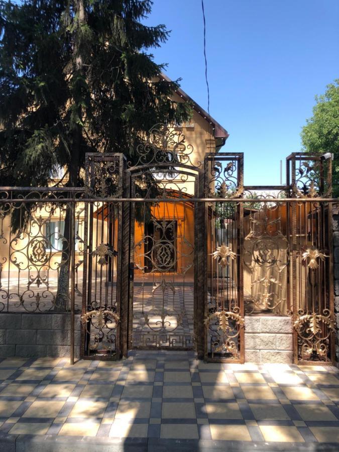 Hotel Lion Almatî Exterior foto