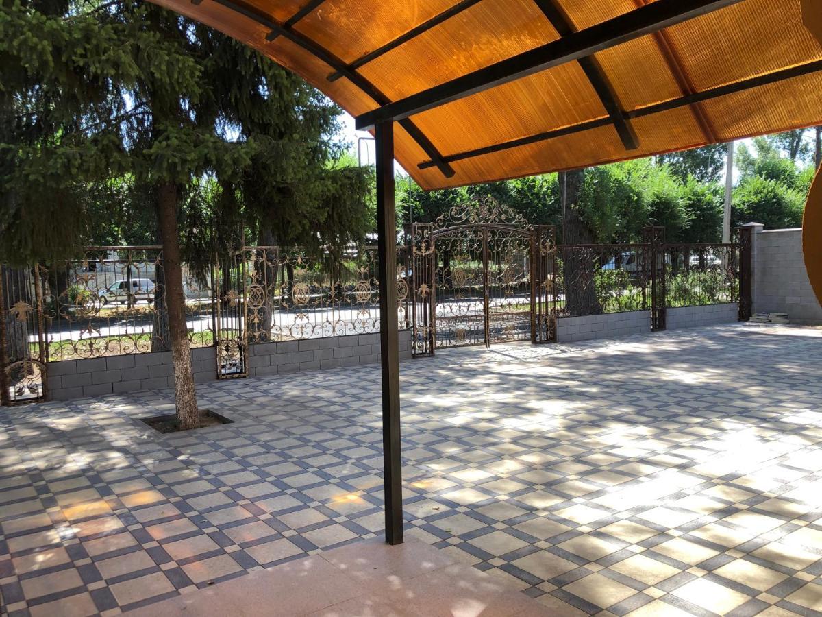 Hotel Lion Almatî Exterior foto