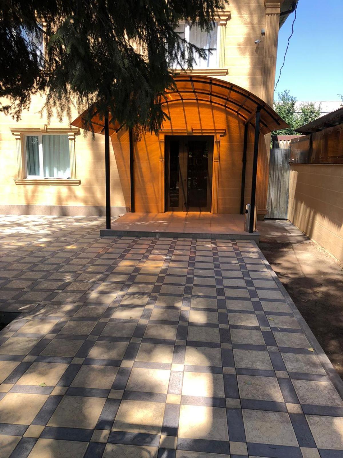 Hotel Lion Almatî Exterior foto